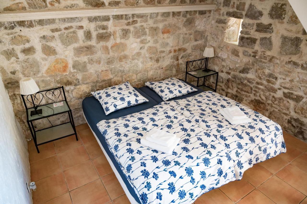 Fleur De Lys 3* Fayence