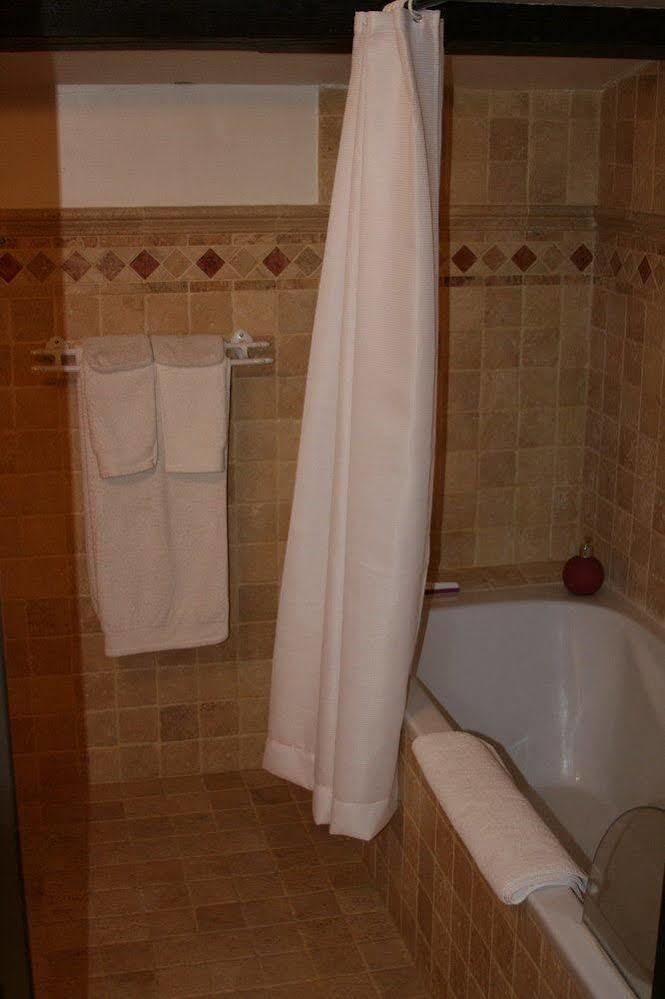 Fleur De Lys Bed & Breakfast